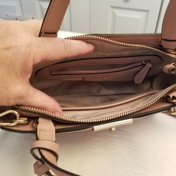 Nine West Quilted Pink Faux Leather Handbag Purse GoldTone Hardware 10 X 7 X 3.5 - Picture 7 of 8